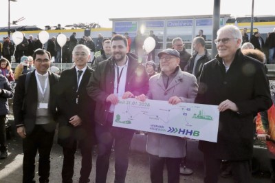 Ryyan Alshebl, Mayor of Ostelsheim, Germany (third from left), expressed his appreciation to the Ali